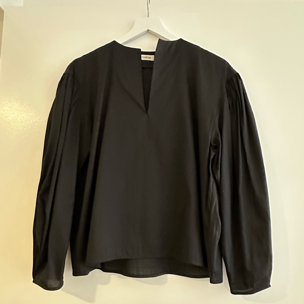 ❄️SALE❄️ Chic Toteme Black Long Sleeve Top